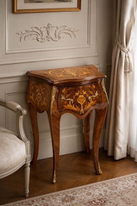 Intarzovaný stolík v štýle Louis XV